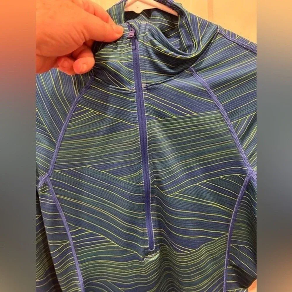 Women’s Under Armour Fitted Coldgear 1/2 zip Long‎ Sleeve pullover jacket Medium - Image 2