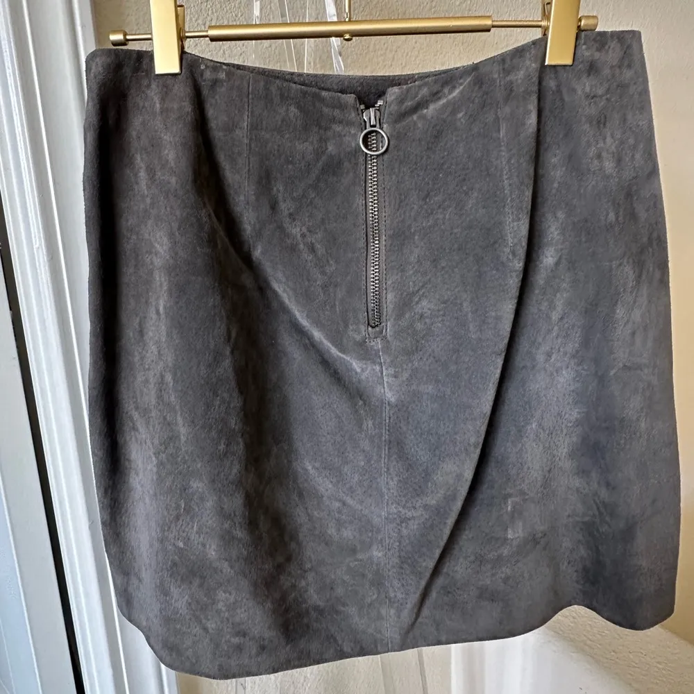 BlankNYC Suede Mini Skirt in Silver Gray - Image 2
