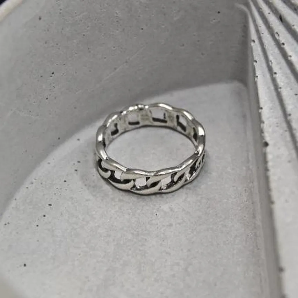 Minimal Silver Chain Link Ring - Image 4