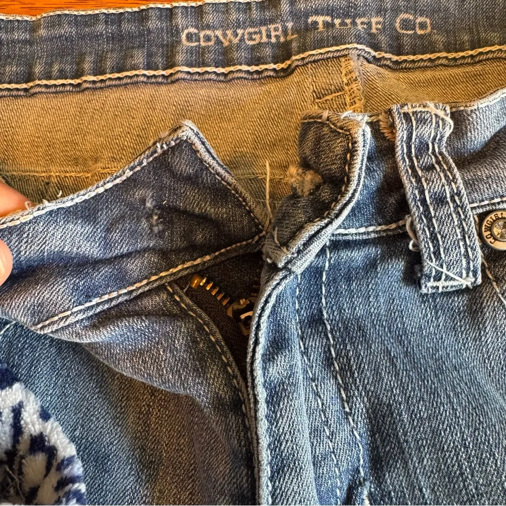 Cowgirl Tuff Co Women’s Size 32X32 Distressed Blue Jeans - Image 4