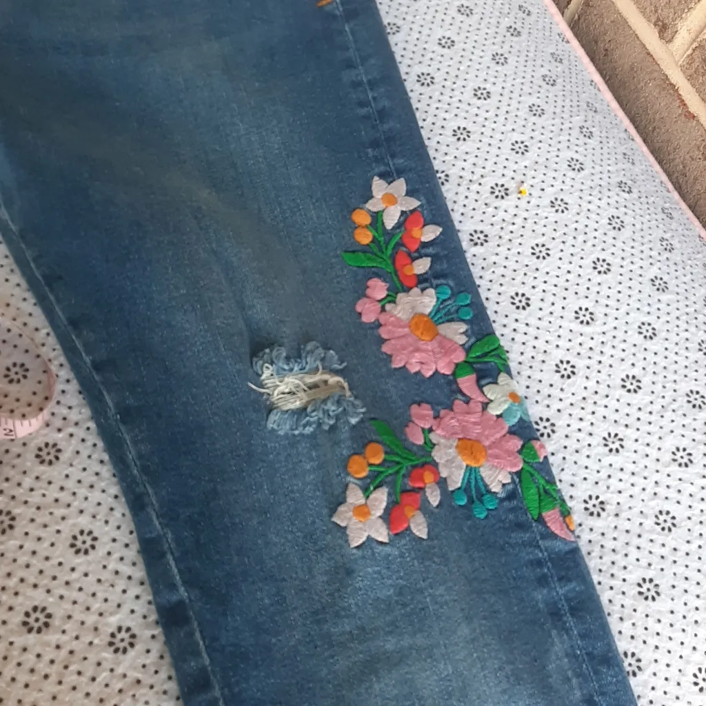 Anthropology straight leg blue Embroidered Jeans - Image 7