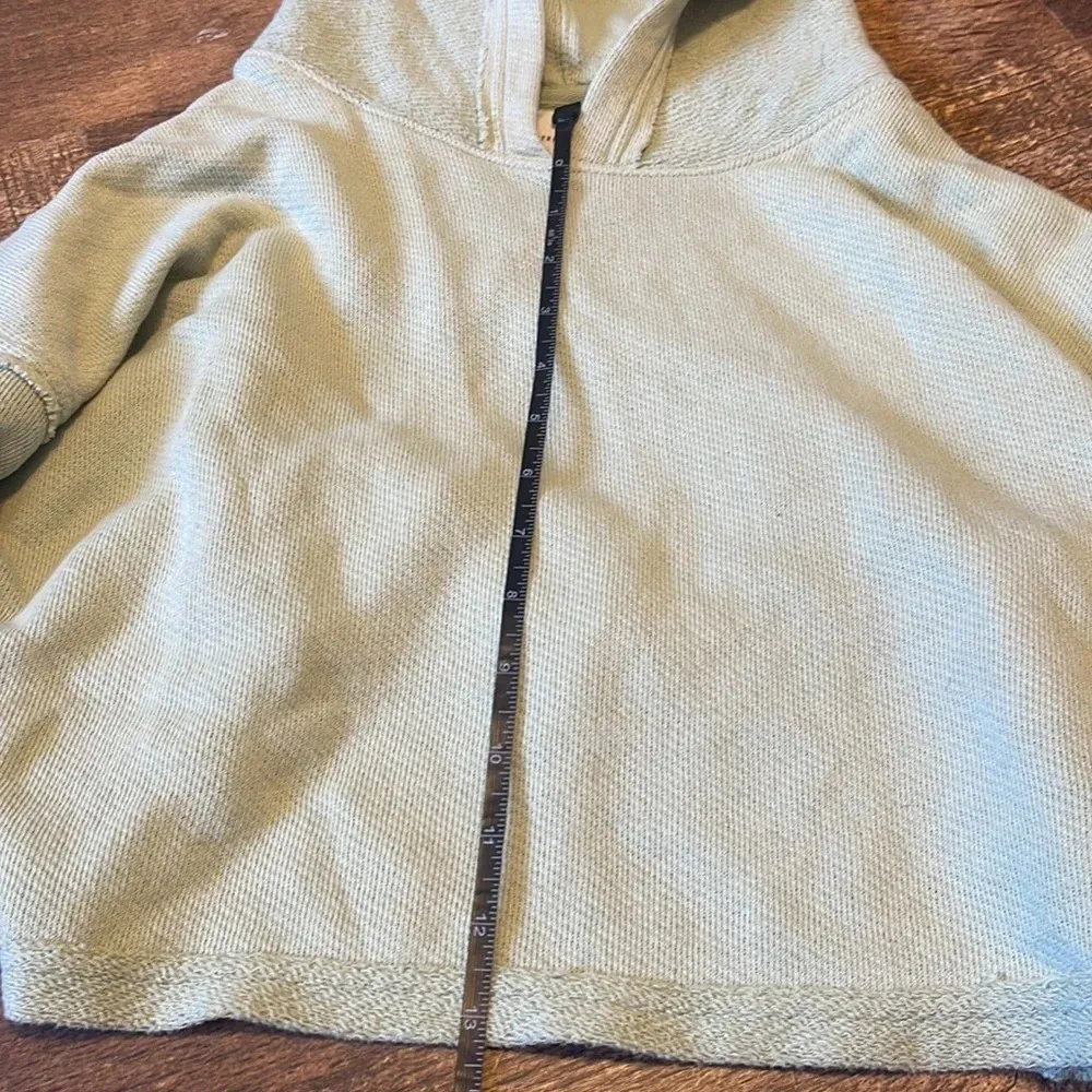 American Eagle  cut out cinched back cropped hoodie - Image 7