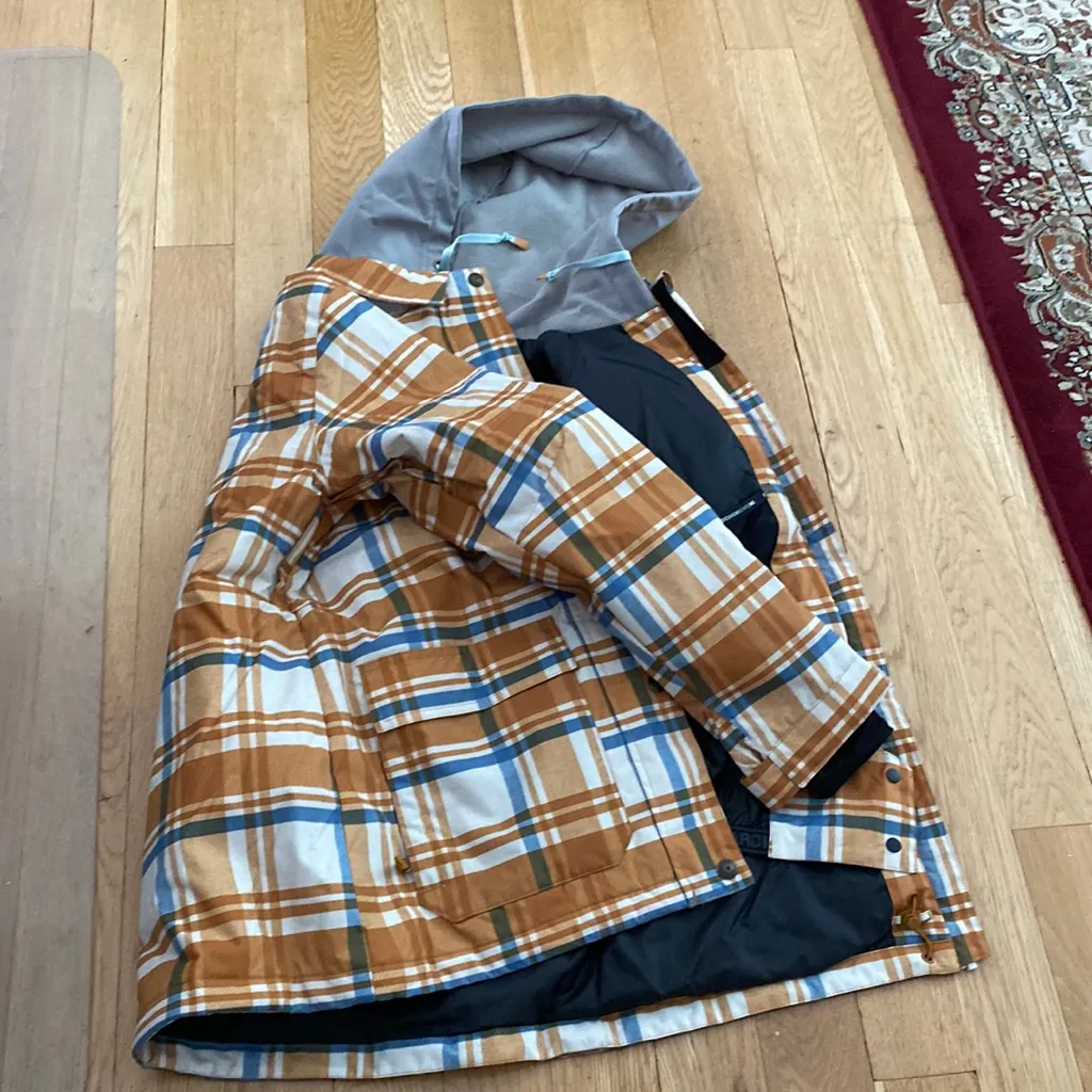 DC Women's Plaid Snowboarding Jacket - Image 4