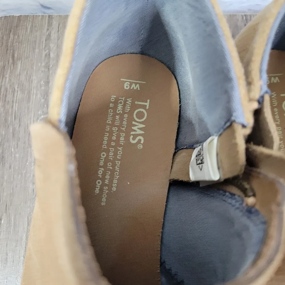 Toms Booties Size 9 - Image 4