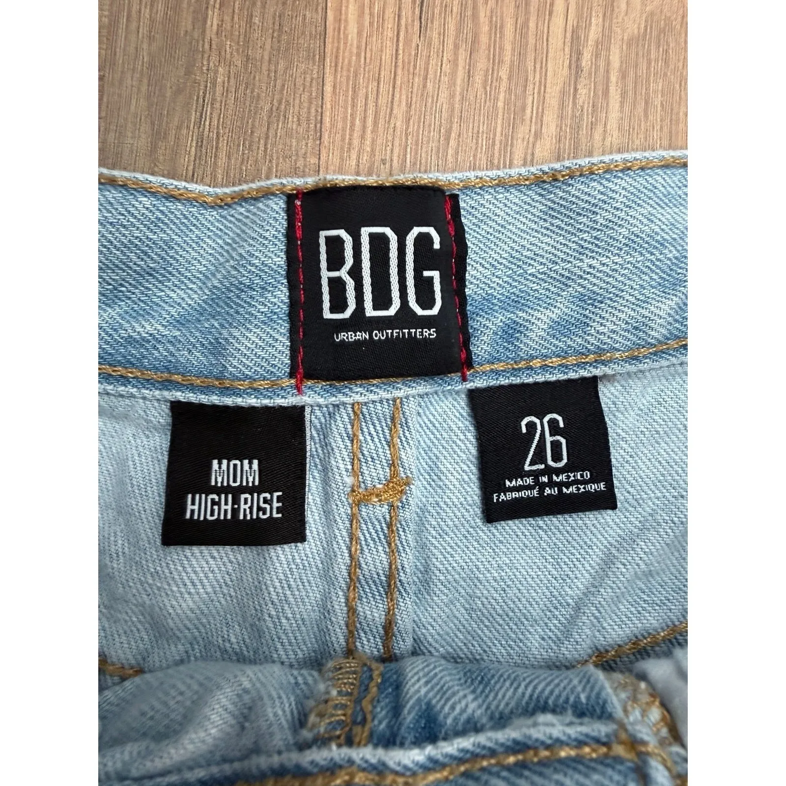 BDG Urban Outfitters Mom‎ High Rise Denim Shorts Women's 26 Light Wash - Image 3