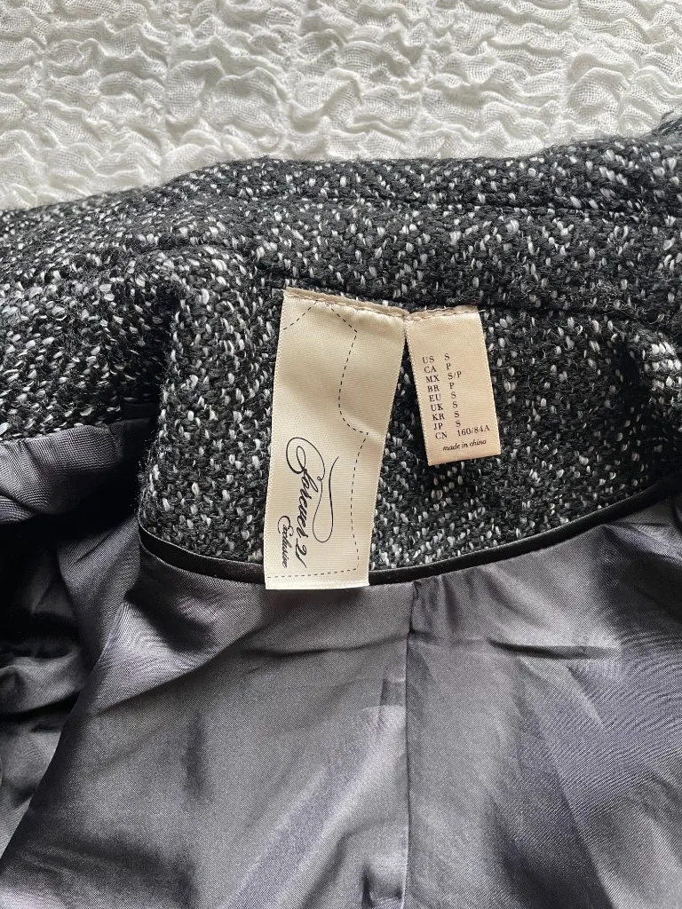 Black and White Coat - Image 4