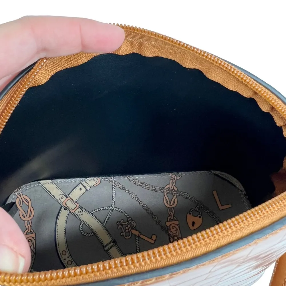 Light Brown Croc Embossed Faux Leather Crossbody Purse Bag - Image 8