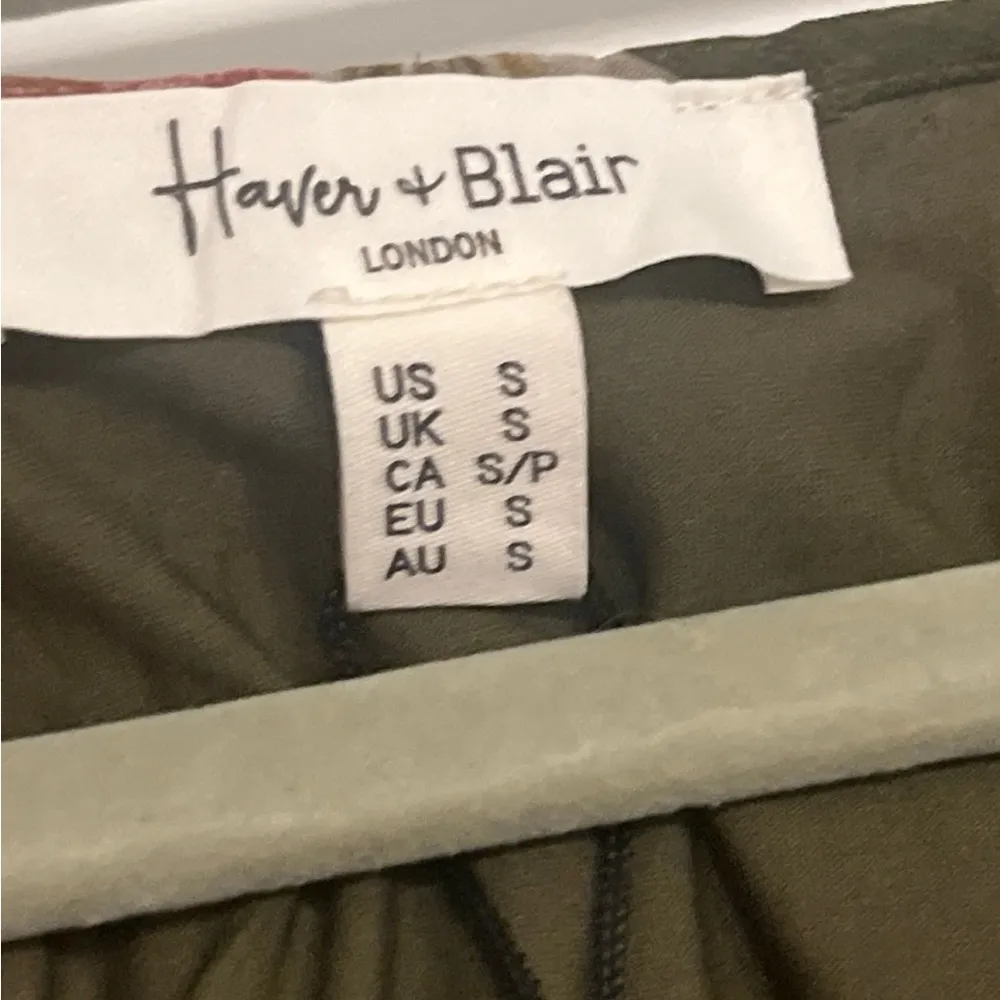 NWT Haver + Blair London Green Red Floral Top Blouson Waist Size Large - Image 4