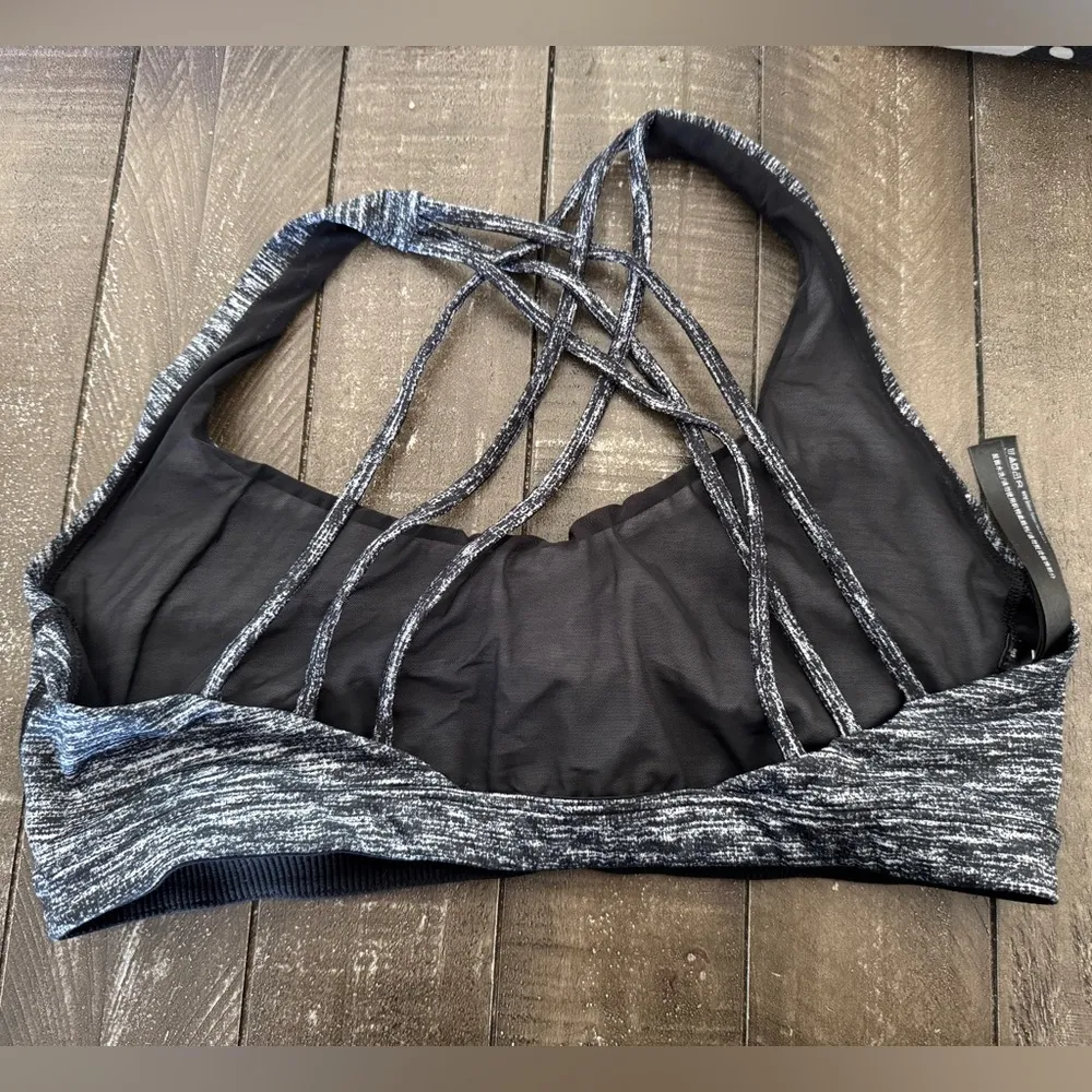 VICTORIAS SECRET SPORT Reflective Strappy Back Sports Bra Size Large Like New - Image 4