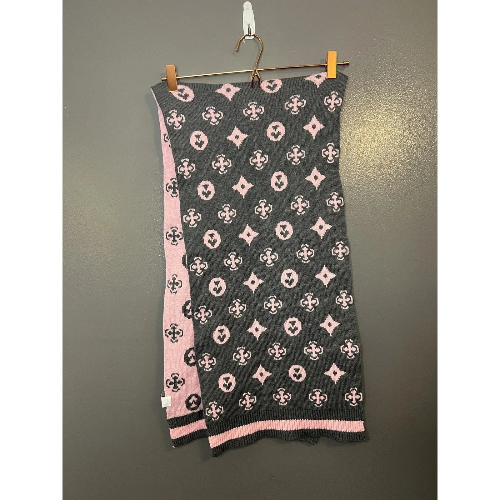 Reversible Knit Scarf Womens One Size Pink Gray Monogram Jacquard Acrylic - Image 3
