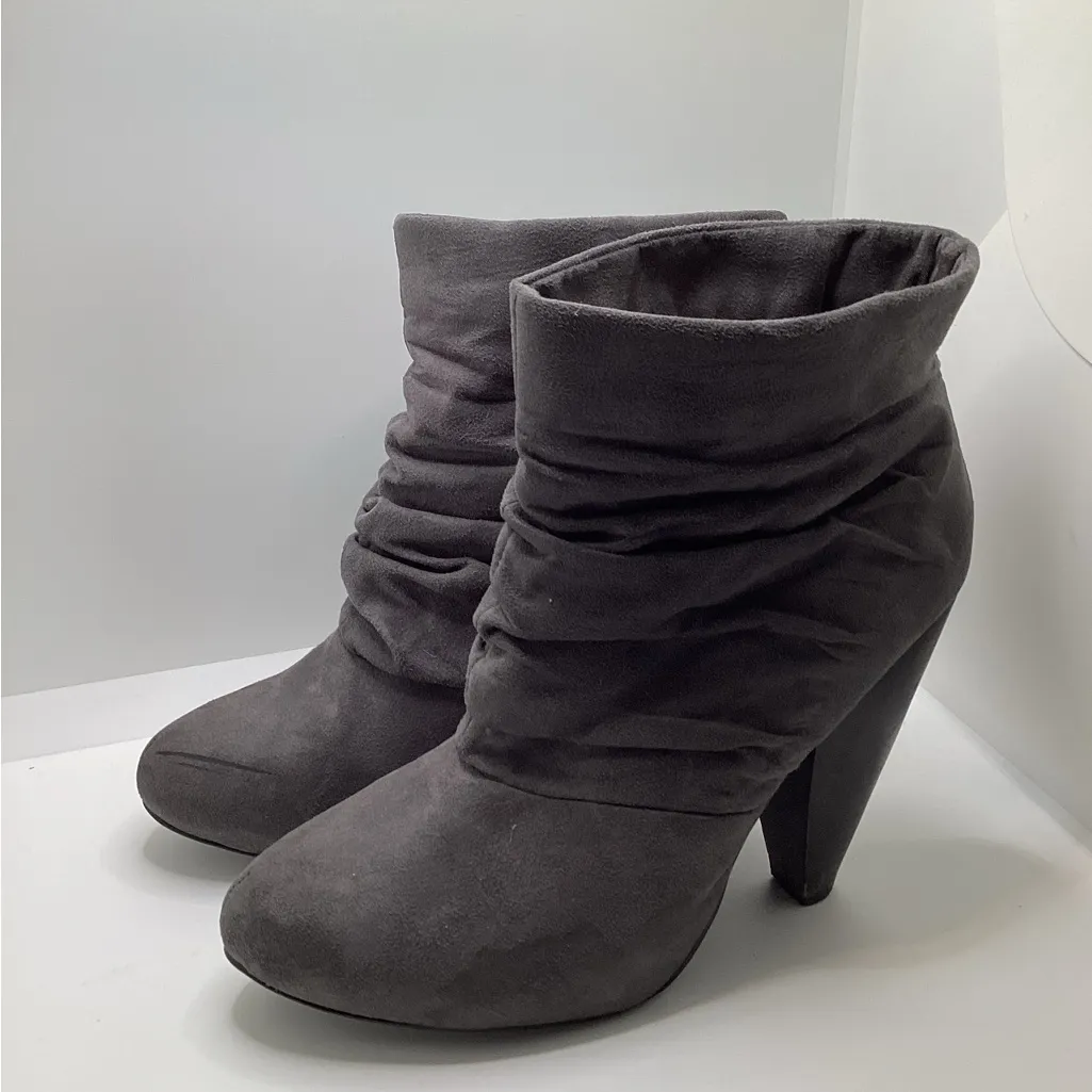Chinese Laundry Wiz Scrunched Bootie. Size 7.5. Gray - Image 4