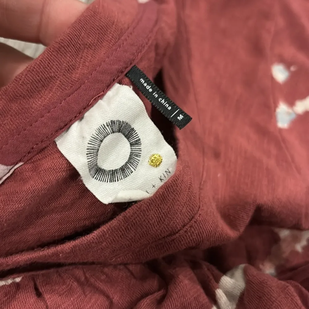 ANTHROPOLOGIE Akemi + Kin Light Streaks Tee Medium - Image 9