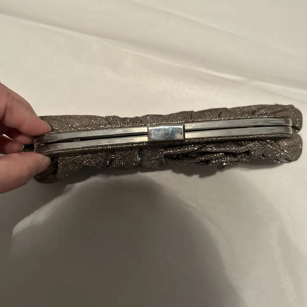 Jessica McClintock Clutch Purse Shoulder Bag Silver Mesh Chain Strap Formal Prom - Image 4