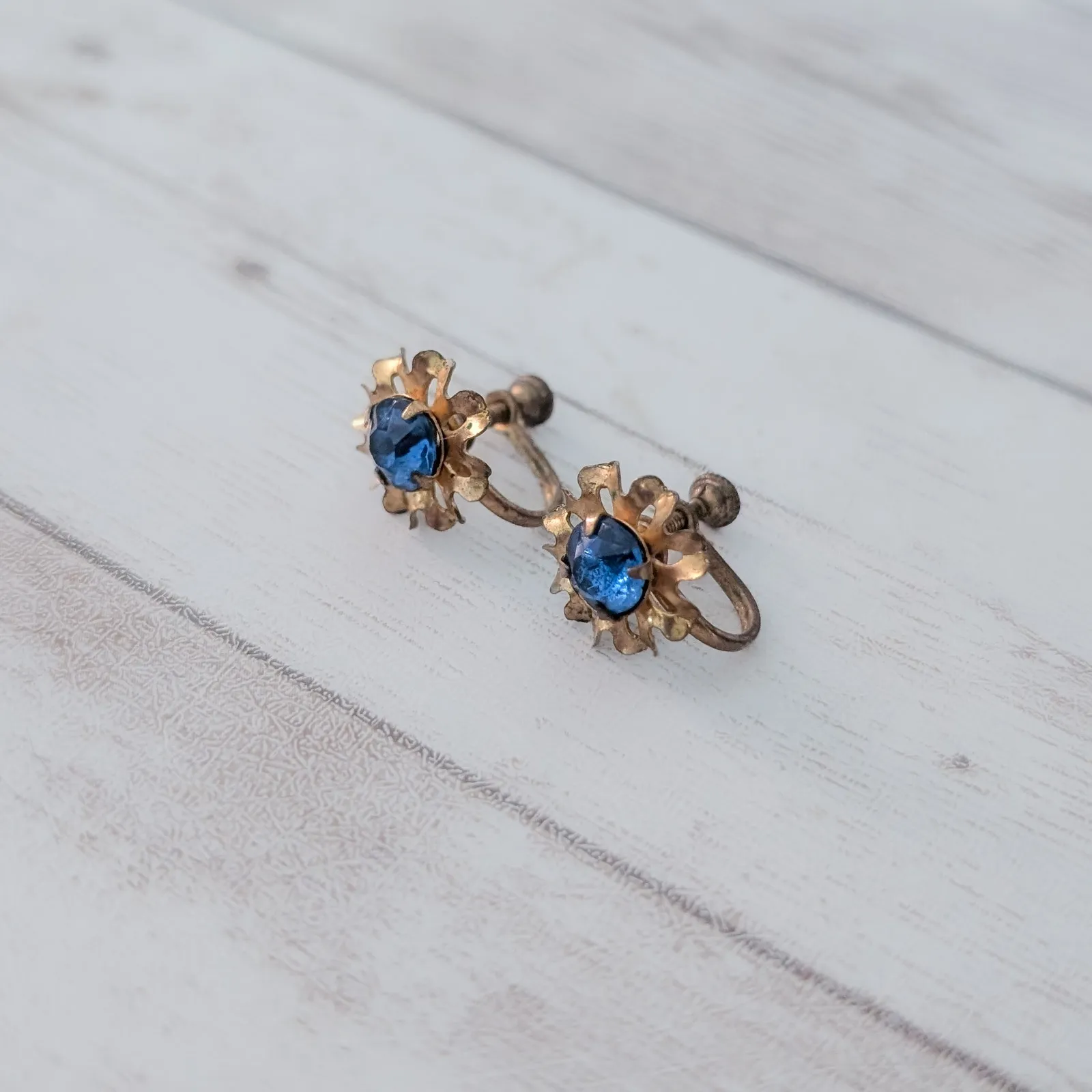 Vintage Screw Back Earrings Blue Gem Flower Like Halo - Image 3