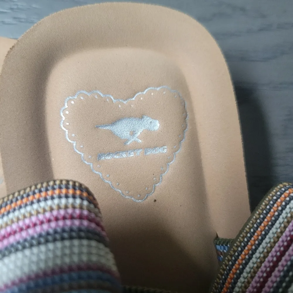 Rocket dog sandals shoes flat stretch women's size 6 - Image 4