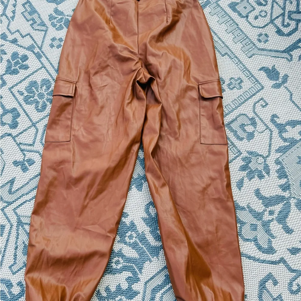 Women's INTEMPO Cargo Jogger Pants size 4 Brown - Image 3