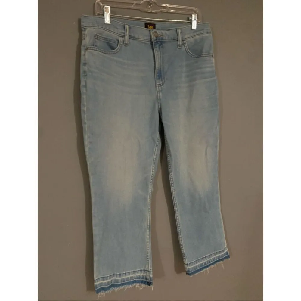 Lee 10 High Rise Relaxed Fit Light Wash Crop Blue Denim Jeans Size 14 - Image 2