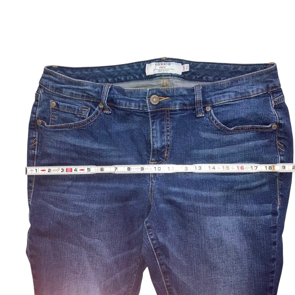 NWOT Torrid Boyfriend Straight Mid-Rise Medium Wash Jean-12 XS - Image 8