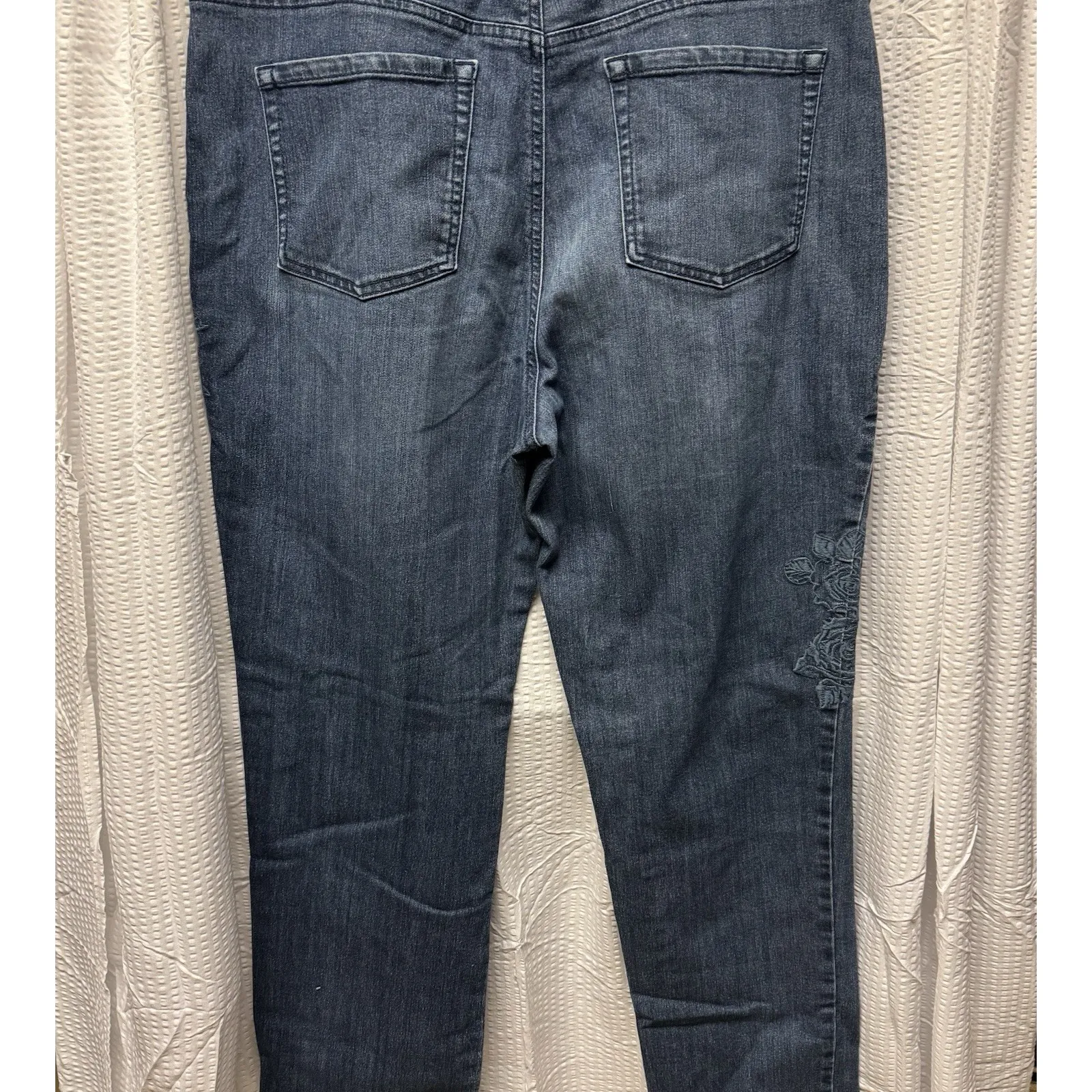 Gloria Vanderbilt Jeans Woman's Size 14 Amanda Blue Embroidered Flowers - Image 9