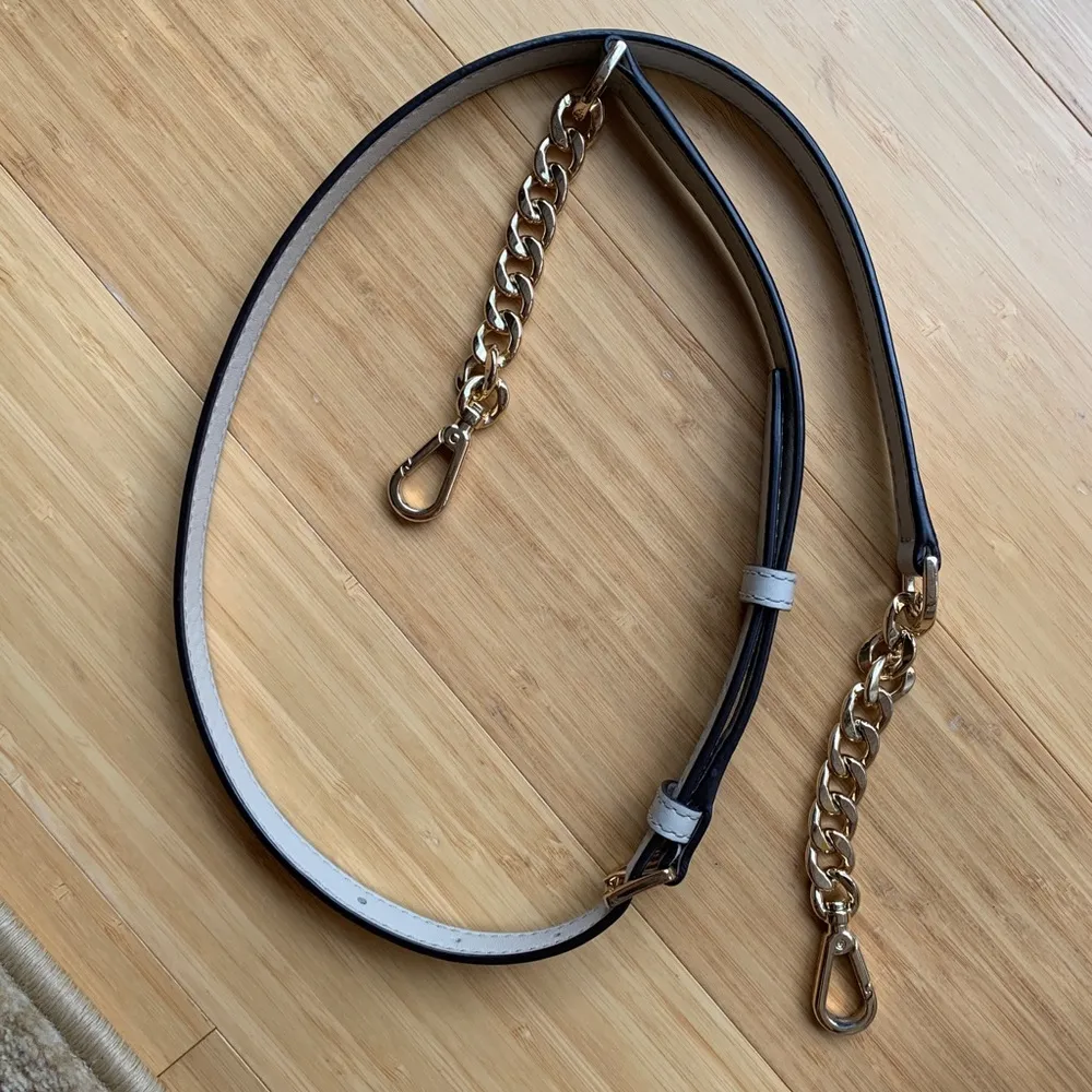 Micheal kors purse - Image 13