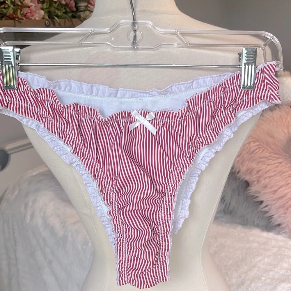 Bikini Set Red White Candy Cane Striped Top Bottoms Ruffled Size undefined - Image 3