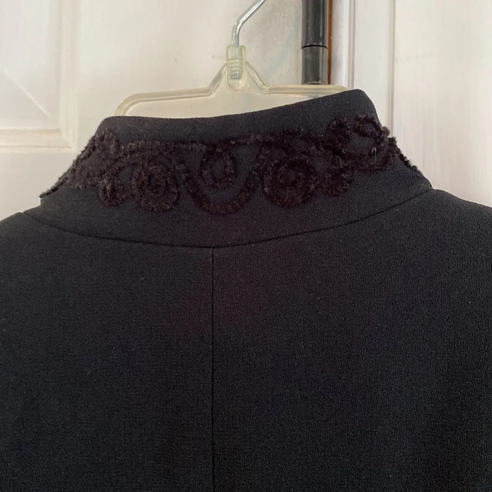 Gorgeous, Classic Black Liz Claiborne Pants Suit. - Image 4