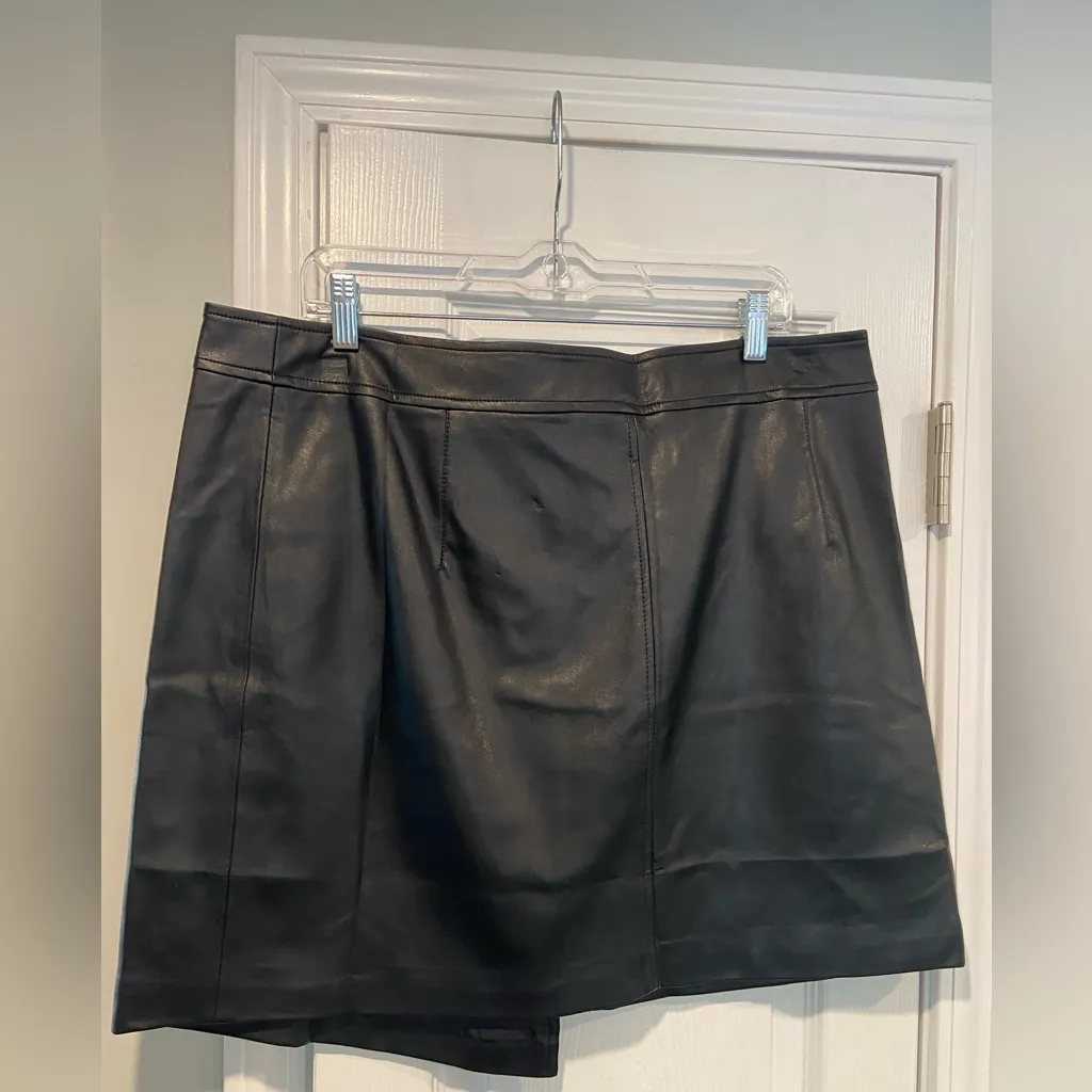 NWT Crissrexo Size XXXL Black Faux Leather Front Zip Asymmetrical Mini Skirt - Image 5