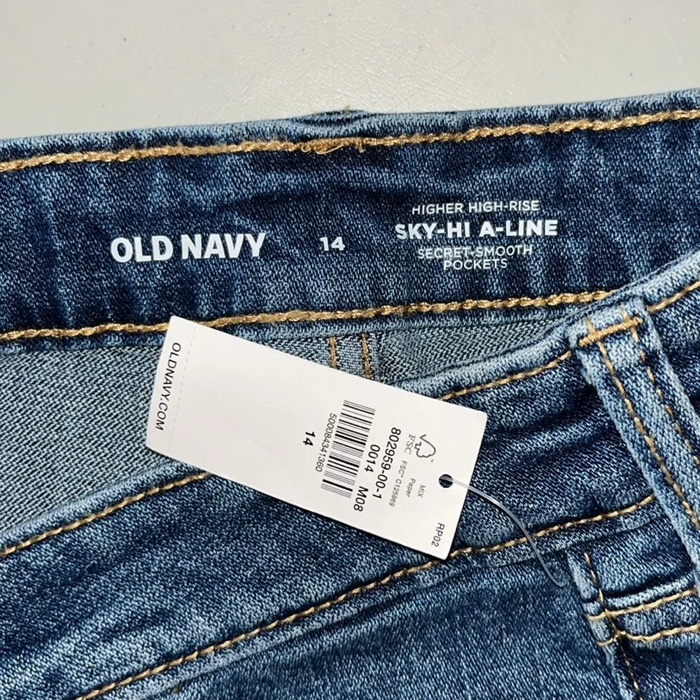 Old Navy NWT 14 Blue Denim Higher High-Rise Sky-Hi A-Line Button-Fly Jean Shorts - Image 3