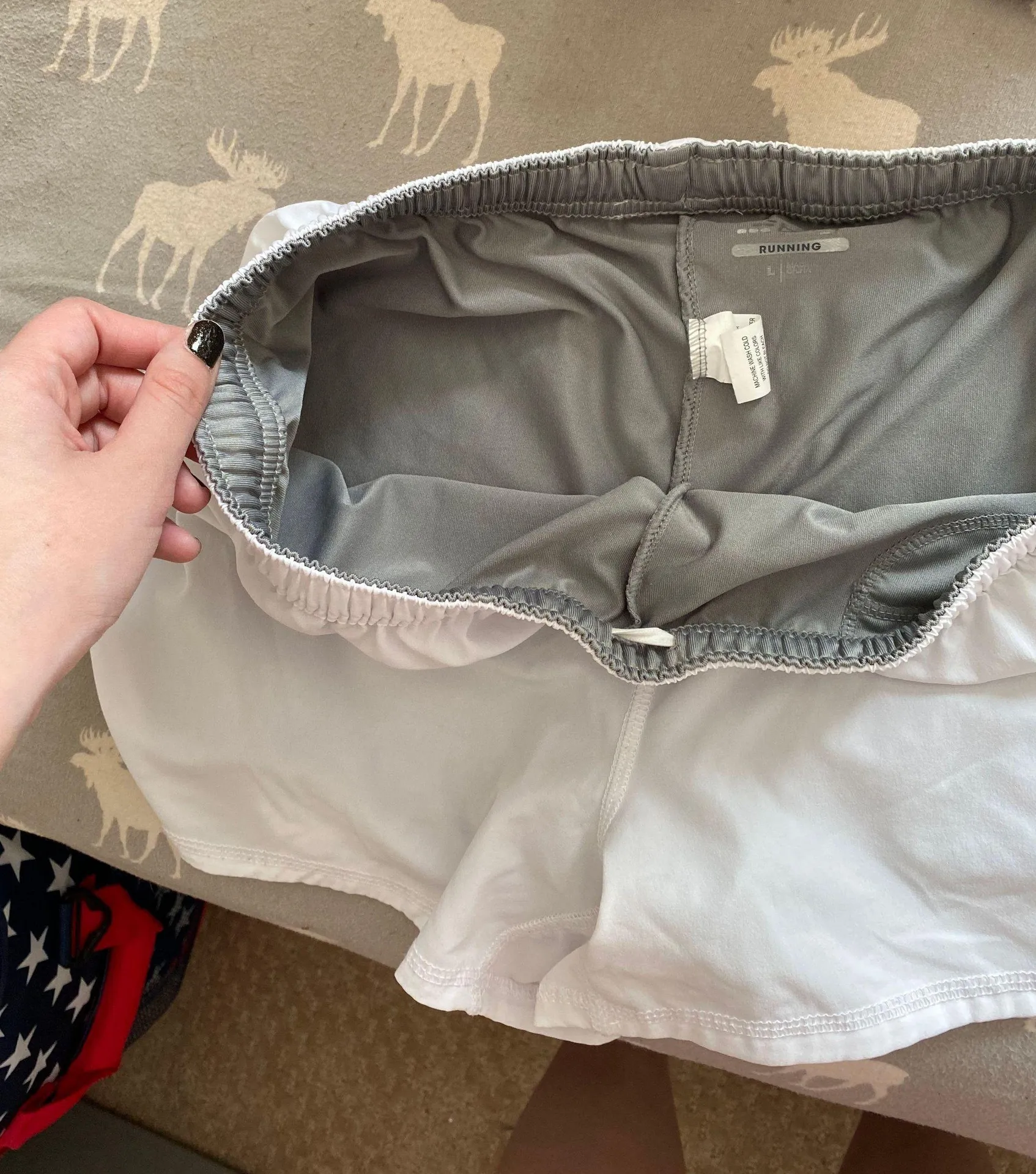 White Shorts Size L - Image 4