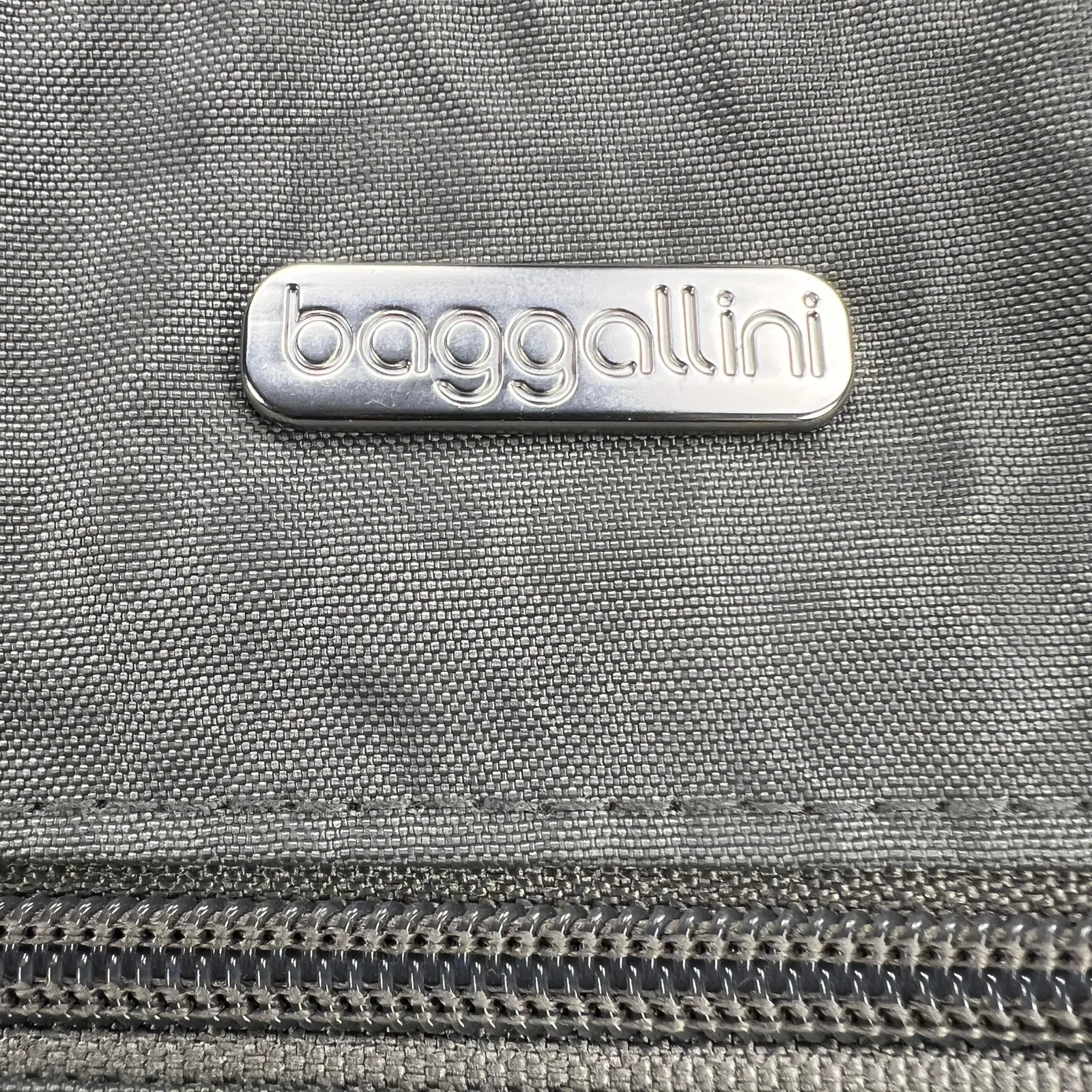 Baggallini Nylon Adjustable Crossbody Travel Bag Purse Embossed Gray Leopard - Image 4