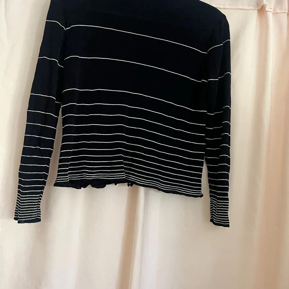 Dana Buchman Navy and White Button-Up Top - Image 5