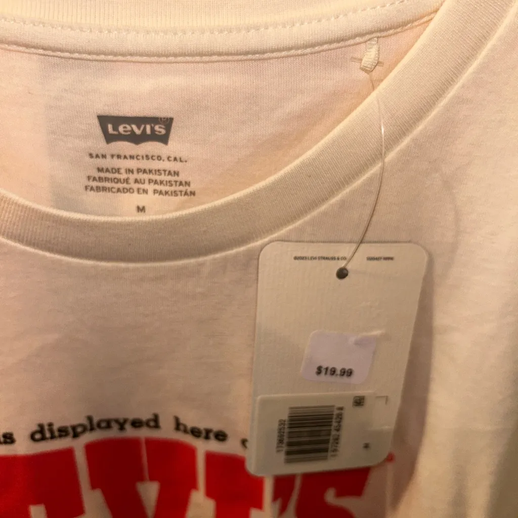 Levi's Cream T-Shirt with Red Logo Women's Size Medium NWT - Image 2