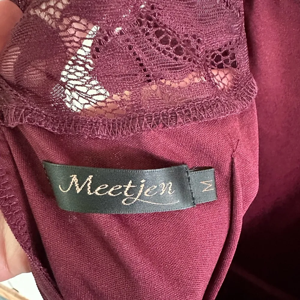 Meet Jen Elegant Lace Sleeveless Dress - Image 4