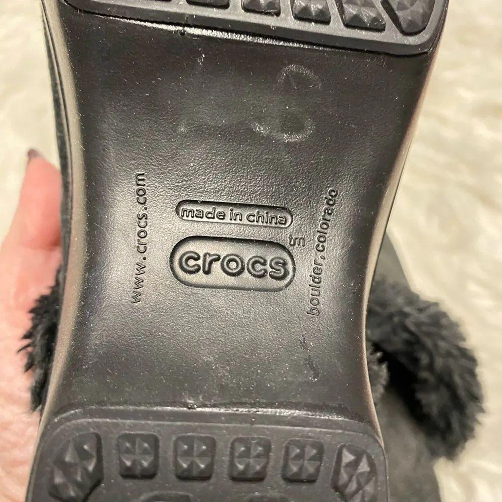 Women’s Fuzzy Crocs Size 7 - Image 5