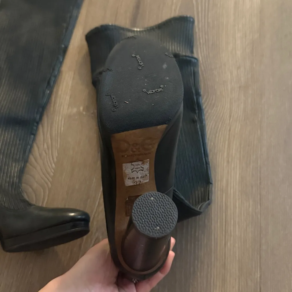 Vintage D&G black thigh high pleated leather platform boots - Image 4