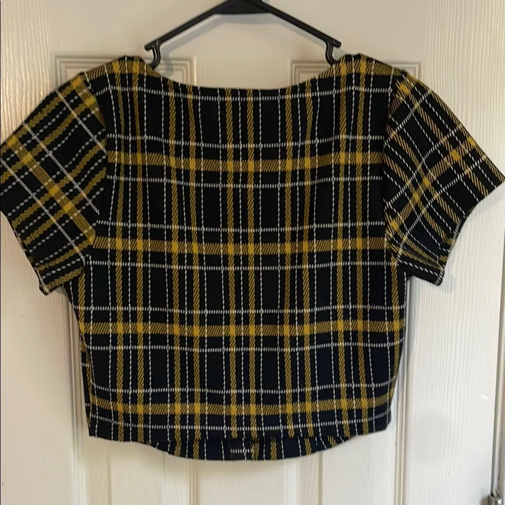 Hollister Black and Yellow Plaid Preppy Crop Top - Image 2