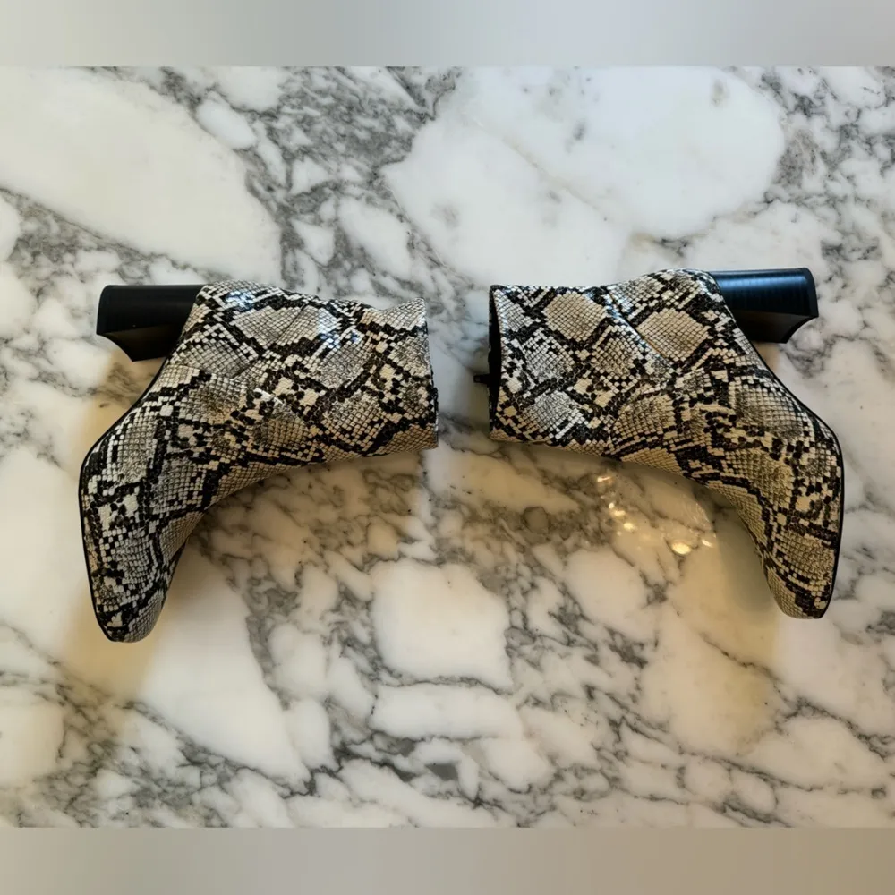 New no Box Nordstrom Vegan Leather Boots 6 Snake Print Cream Brown Ankle Booties - Image 3