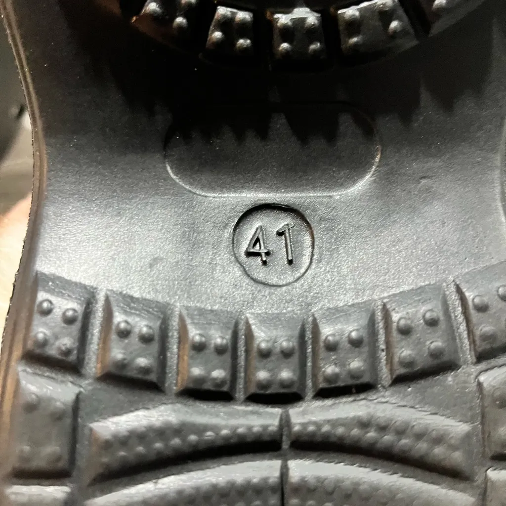 Olivia Miller faux-fur clogs. platform sole,cozy faux-fur lining.  Size 8.5 - Image 4