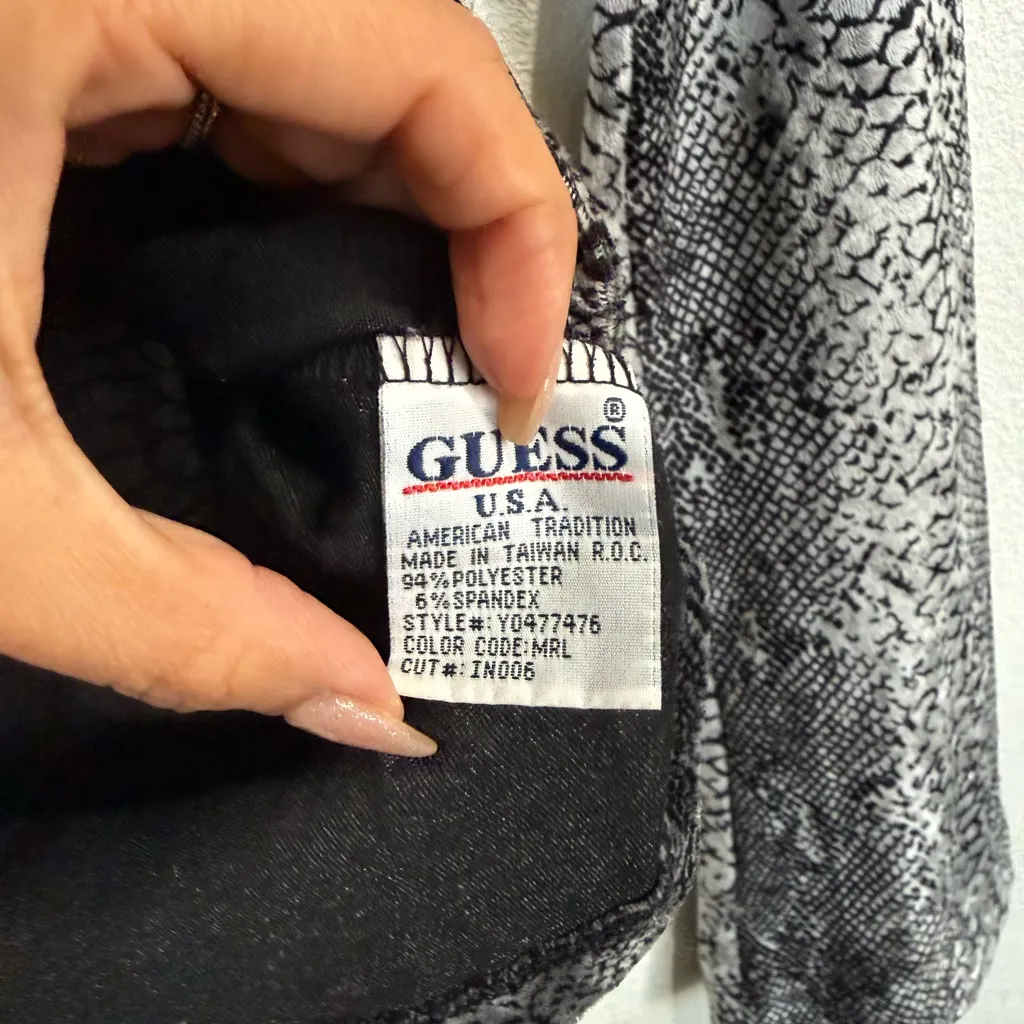 Guess Black and Gray Patterned Long Sleeve Top - Image 4
