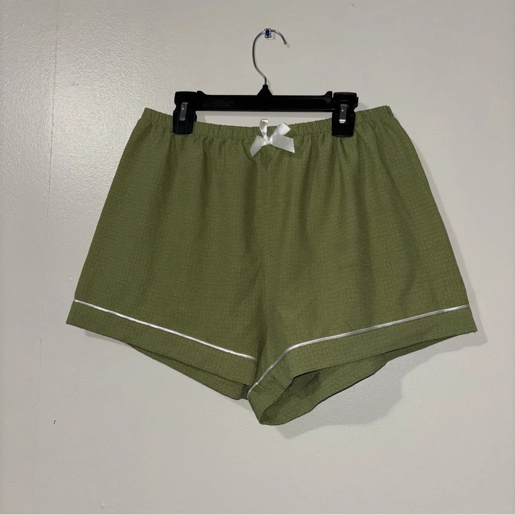 SHEIN Olive Pajama Set with Heart Detail - Image 2