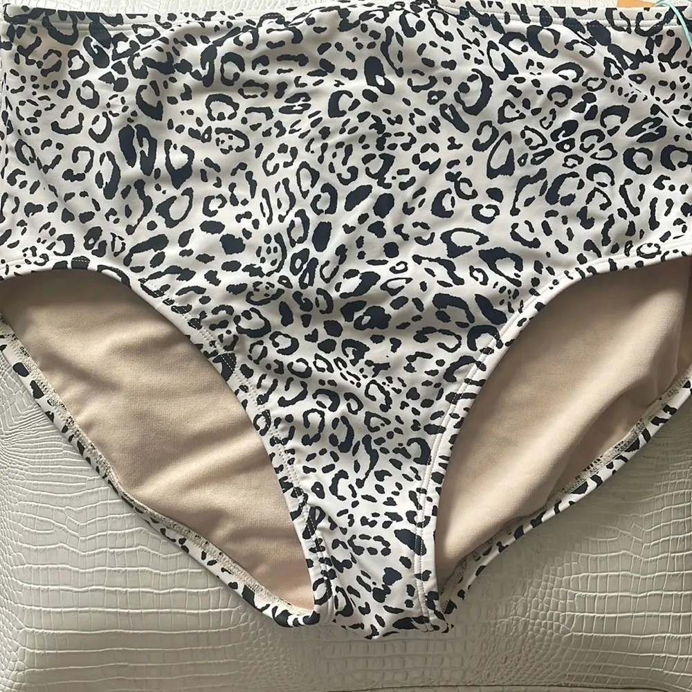 Kona Sol Women's Neutral Leopard Print High Waist
Full Coverage Bikini Bottom L - Image 7
