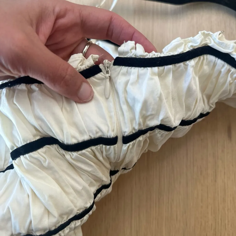 Momni Monochromatic Black and White with Contrast Lining Midi Dress Small 1543 - Image 12