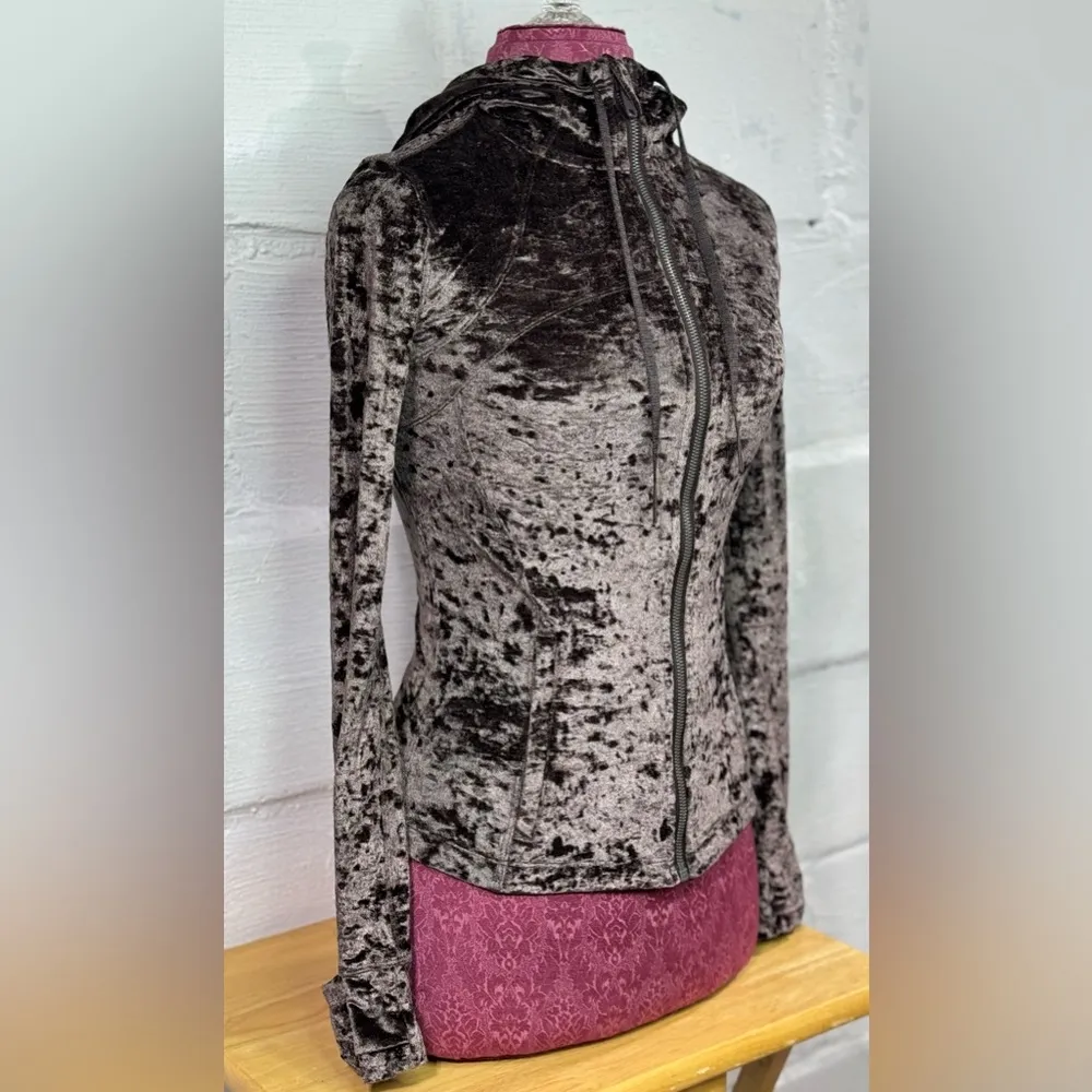 RARE! NWOT Limited Edition  Crushed Velvet Track Suit Set - Image 3