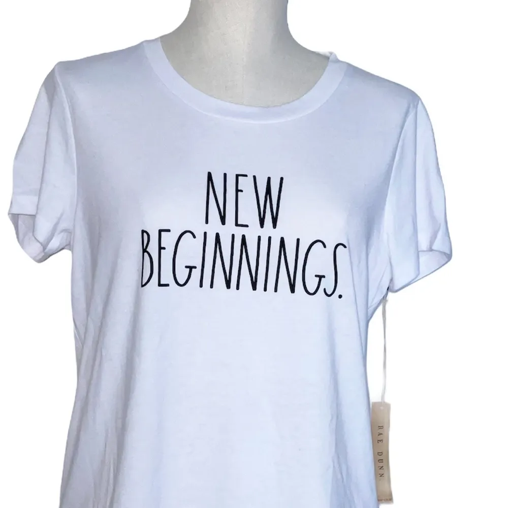 NWT Rae Dunn NEW BEGINNINGS Tee White - Image 3