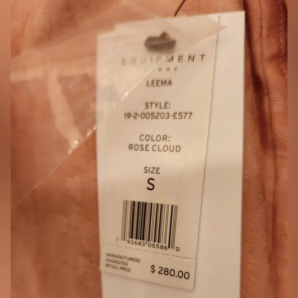 Equipment Leema Women's Pink Rose Cloud Button-Up Top Size Small - Image 5