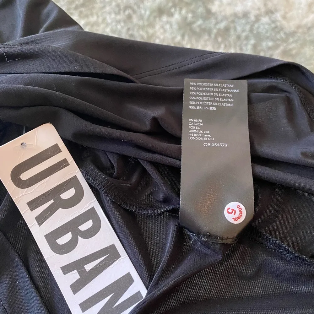 Urban Outfitters Classic Black Tank Large - Image 3