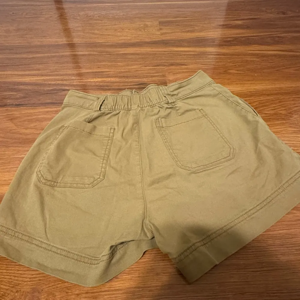 Old Navy Tan Cargo Shorts Relaxed Fit Durable - Image 2