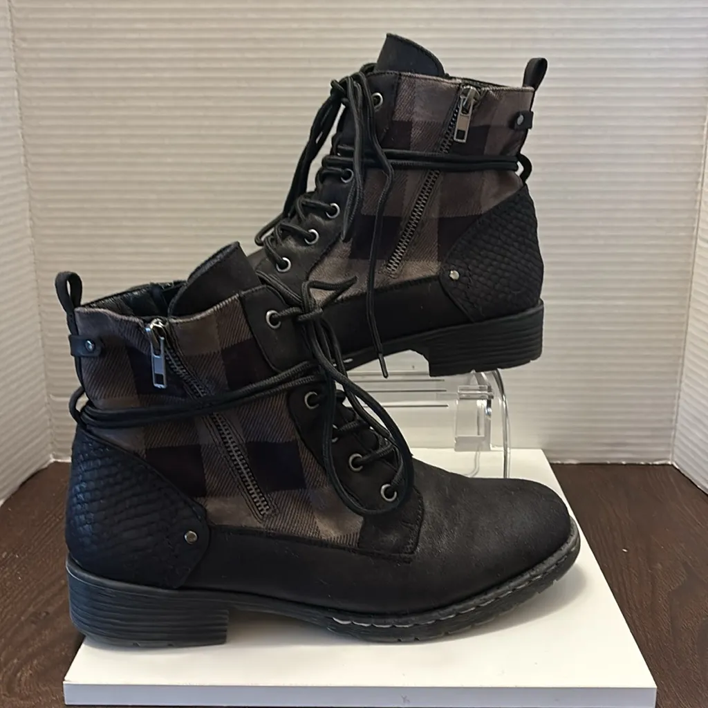 Very G Black and Gray Ankle Boots - Image 3