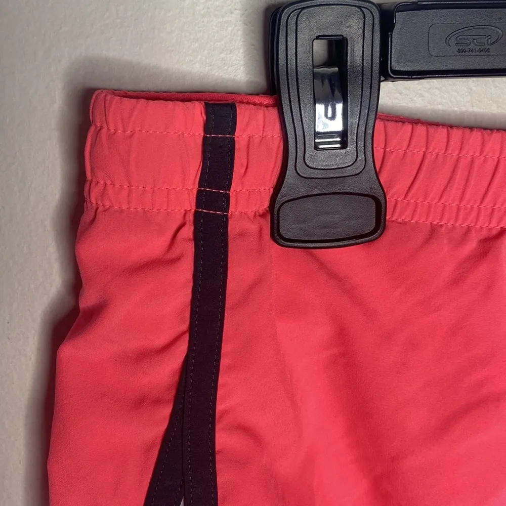 Under Armour semi-fitted lined mesh inset athletic running shorts size S - Image 4