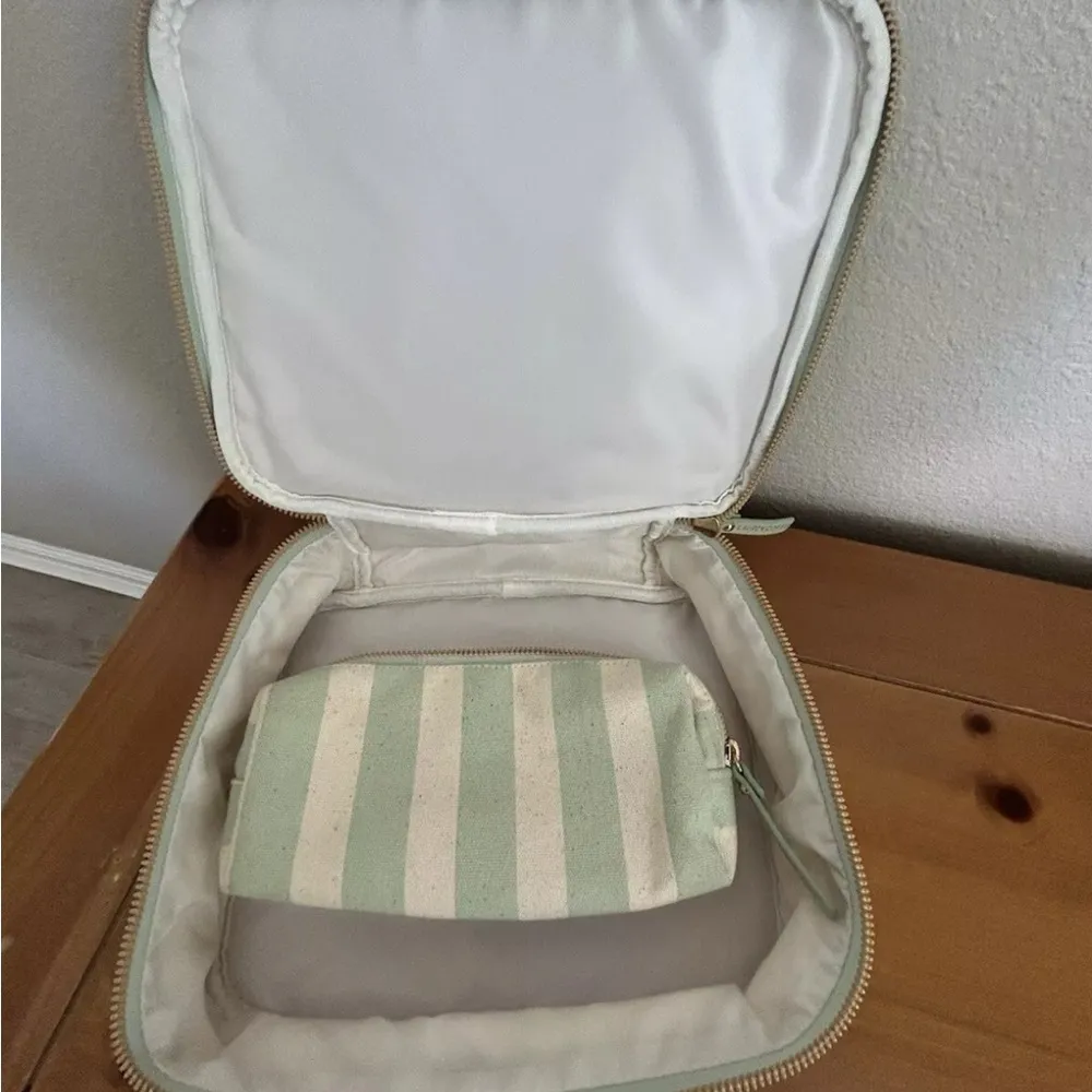 Lauren Conrad Cosmetic Toiletries‎ Bag Set - Image 3